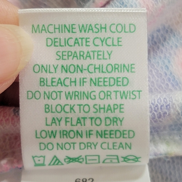 Lilly pulitzer UPF 50+ Skipper Popover in Periwinkle. - Picture 11 of 11